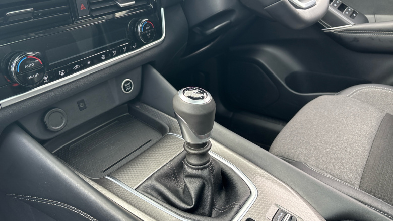 Nissan Qashqai 1.3 DiG-T MH N-Connecta 5dr Petrol Hatchback